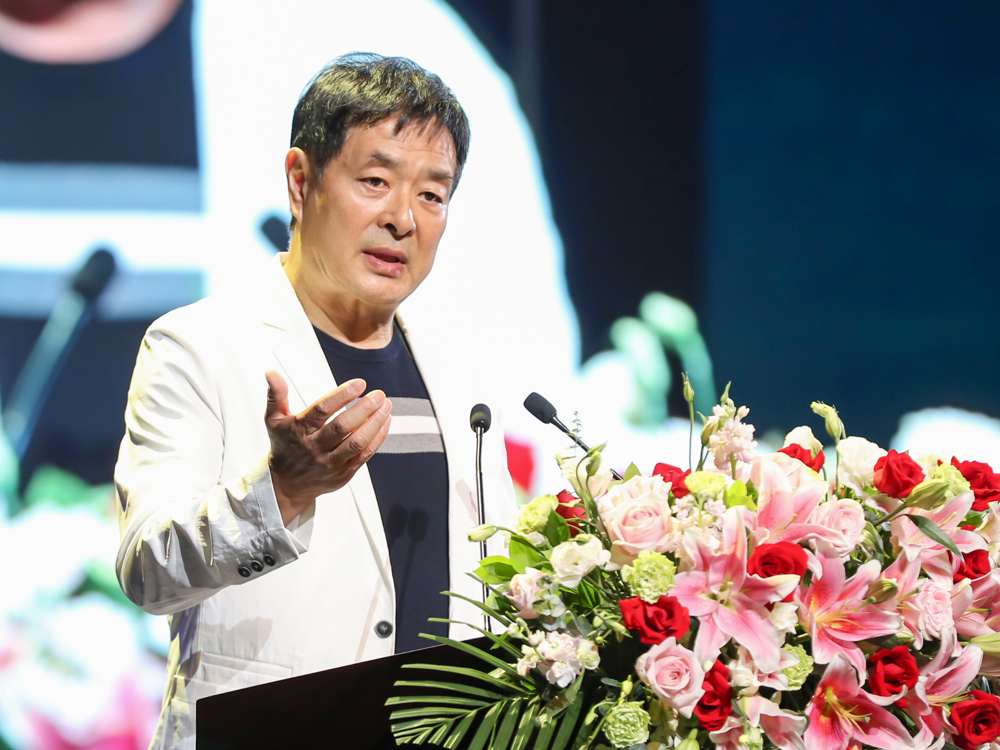 濮方的婚姻:濮存昕倒贴五十万,让女儿交给女婿,避免伤自尊