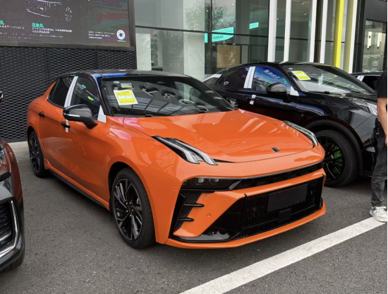 看了橙色版的领克03,一个字帅!