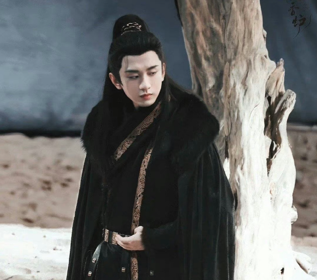 成毅《英雄志》造型太迷人!白衣温润黑衣霸气,看到女主:爱了!