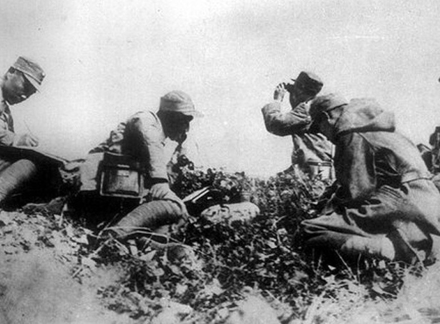 1957年,廖海光回到阔别27年的家乡,跪在母亲坟前:向您请罪来了