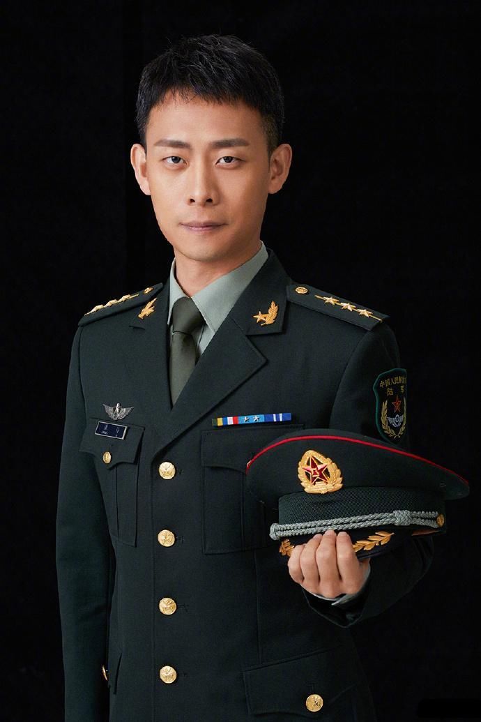 这3位军人出身的男演员,不仅颜值高,演技好,身姿挺拔让人佩服