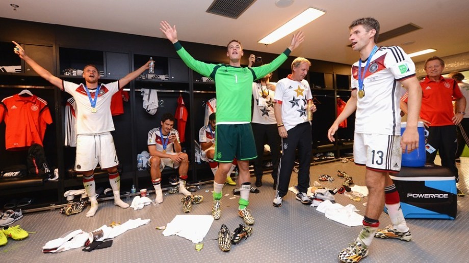 足球更衣室文化,意味着什么?梅西c罗是如何当更衣室领袖的