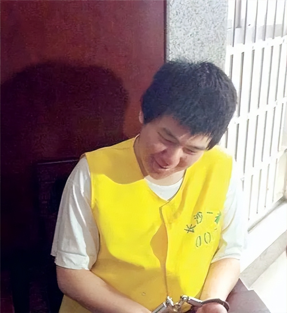 回顾 湖南女大学生校内被割喉,画面惨不忍睹,背后真相令人愤慨