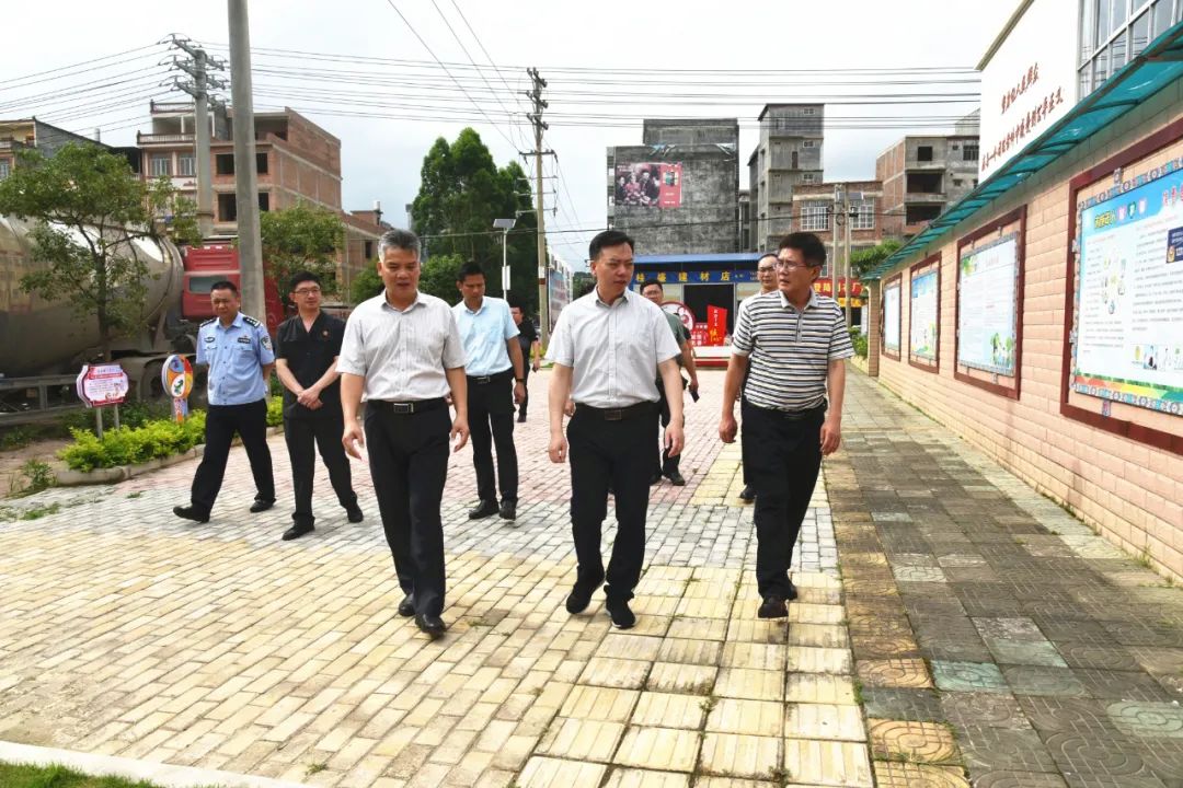 钦北区区委书记黄治华到大寺法庭开展推进市域社会治理现代化工作调研