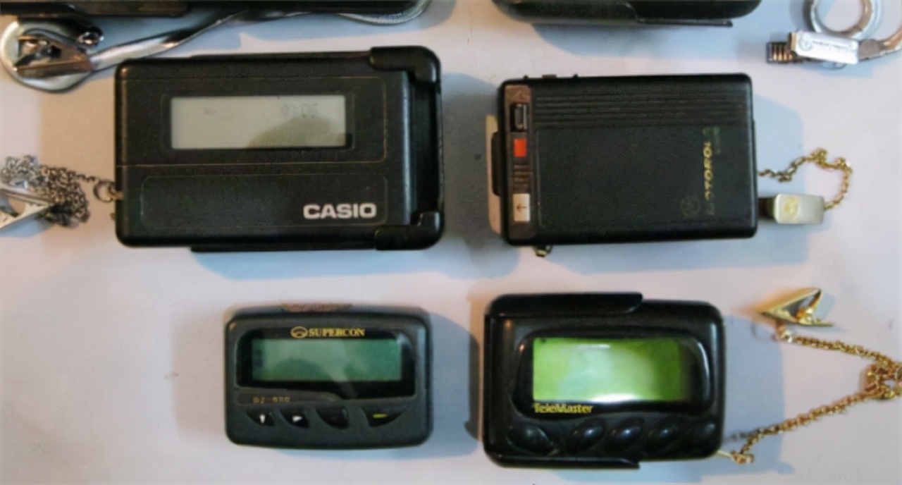 上世纪90年代的"bb机",有人还记得吗?现今还能打通传呼台吗?