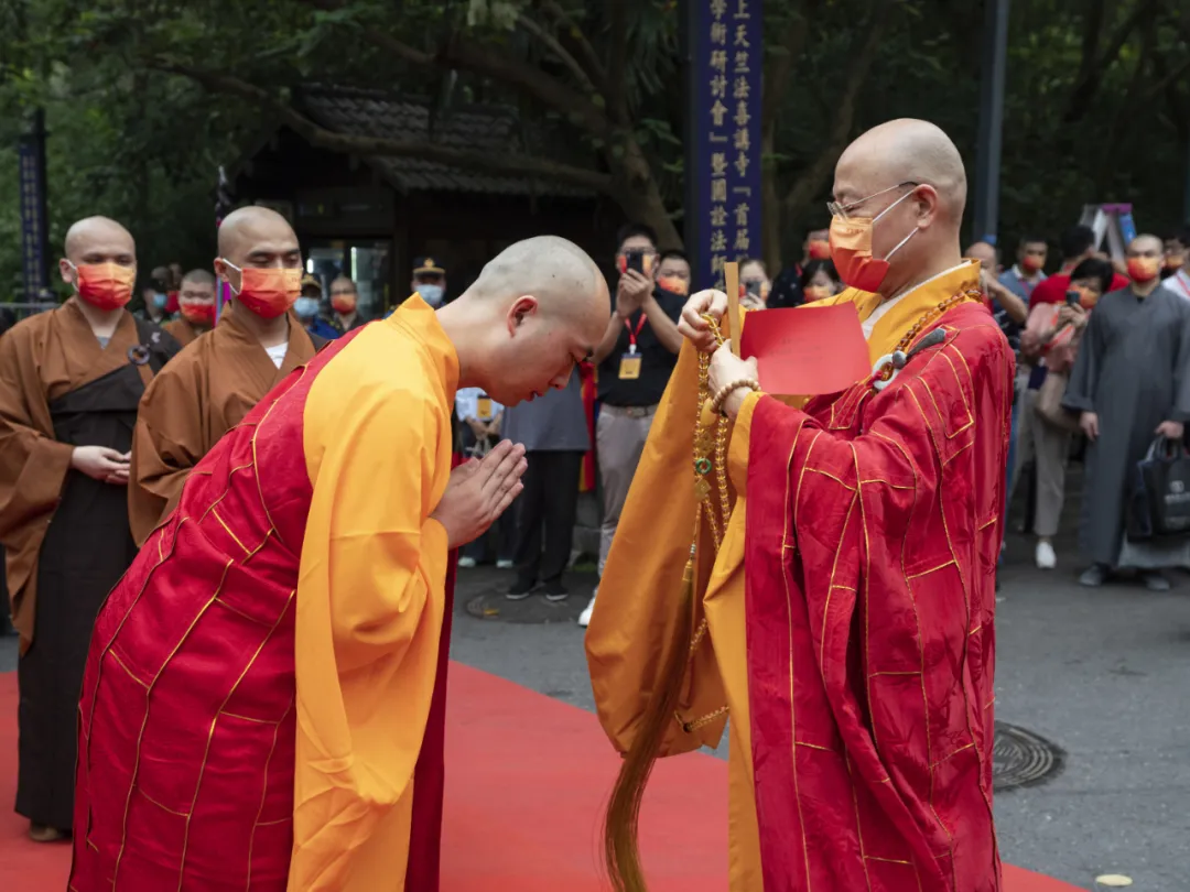 灵隐寺方丈女人图片