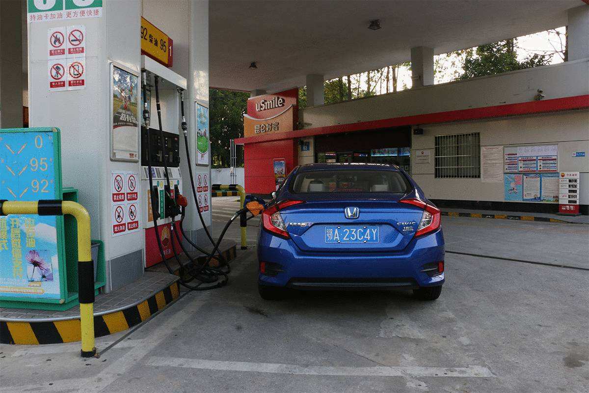 一般的小轿车加油,加92还是95