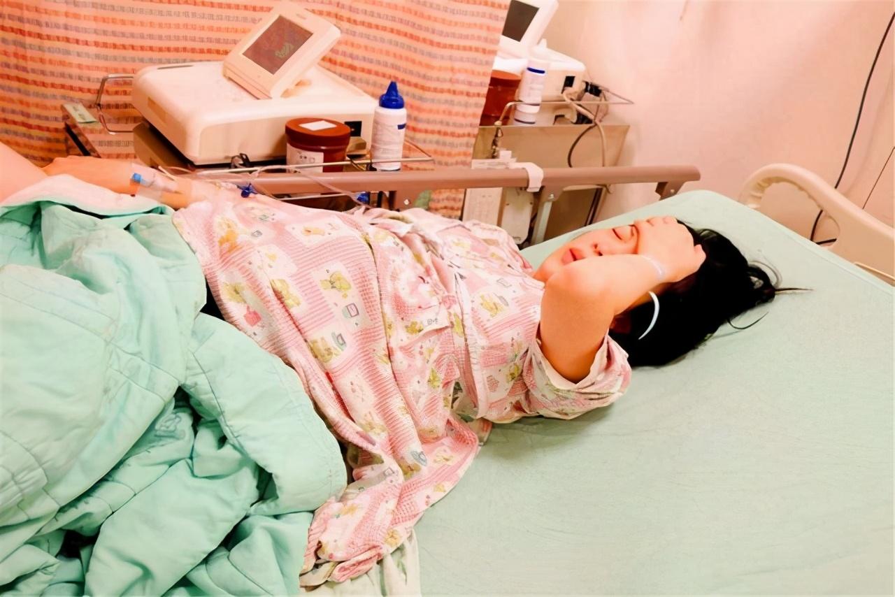 ella公开生产过程,全网感叹妈妈真伟大时,我却羡慕她的分娩环境