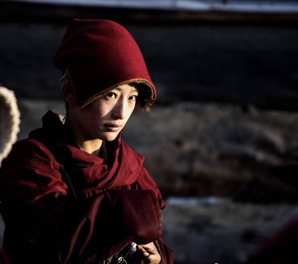 中国尼姑岛许可男性定居?2万名女性居民打坐念经静修保持安宁?