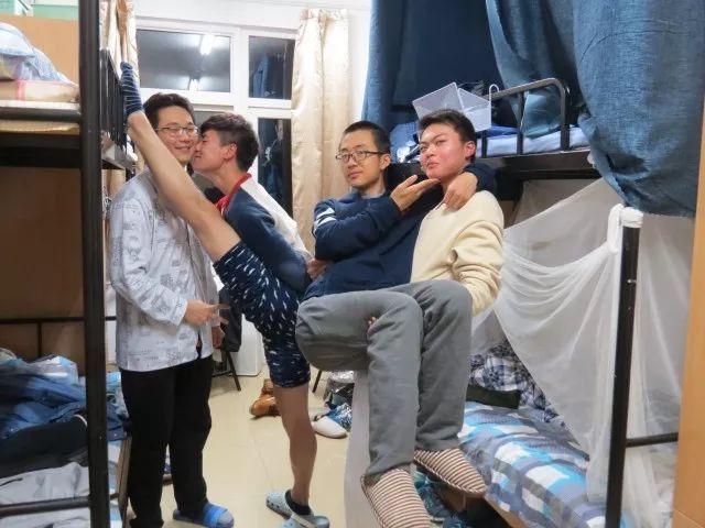 大学"寝室群名"能多么搞笑,从老年养生到沙雕画风,我笑不活了