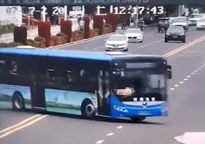 警方通报:贵州公交坠湖事故:司机蓄意报复社会,大量细节首曝光