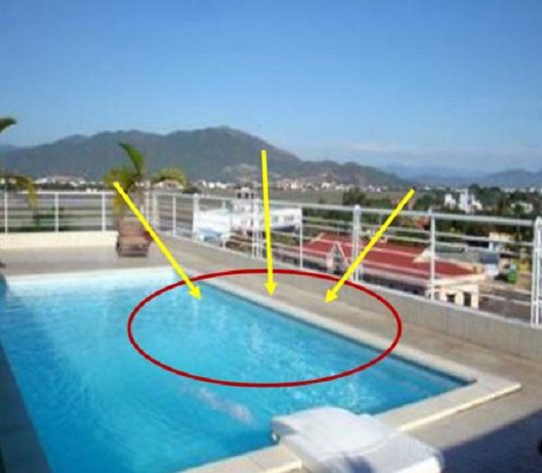 买了顶楼房,为隔热想破头!屋顶蓄水种菜,都不如加块水泥板有效