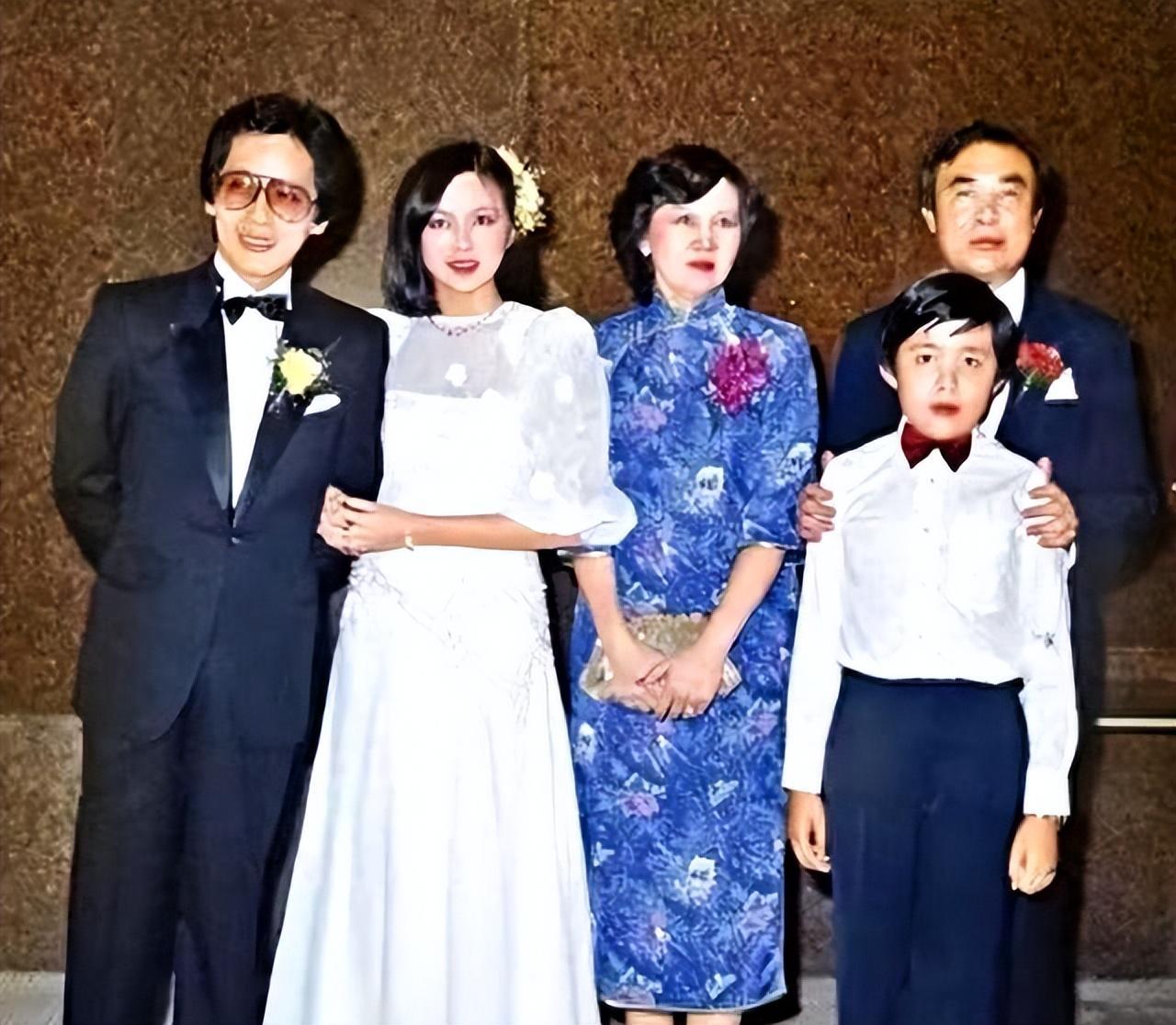 关之琳父亲关山女儿28年不理他去世后关之琳为他买400万墓地