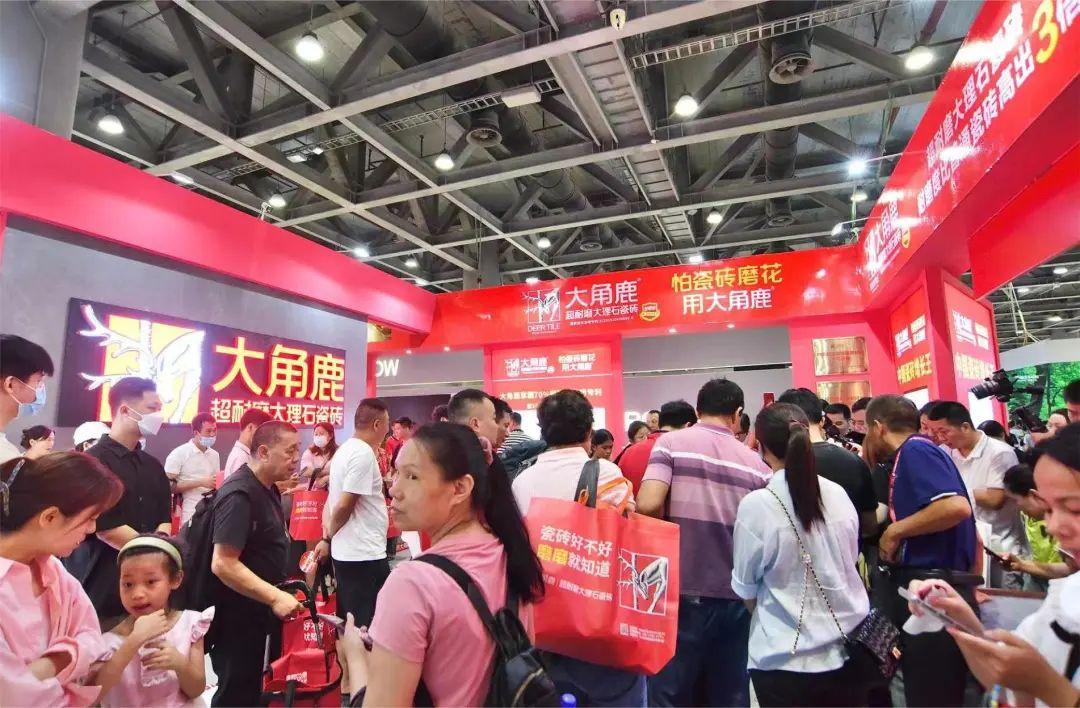 家居行业全球第一展人气王,大角鹿超耐磨火爆广州建博会