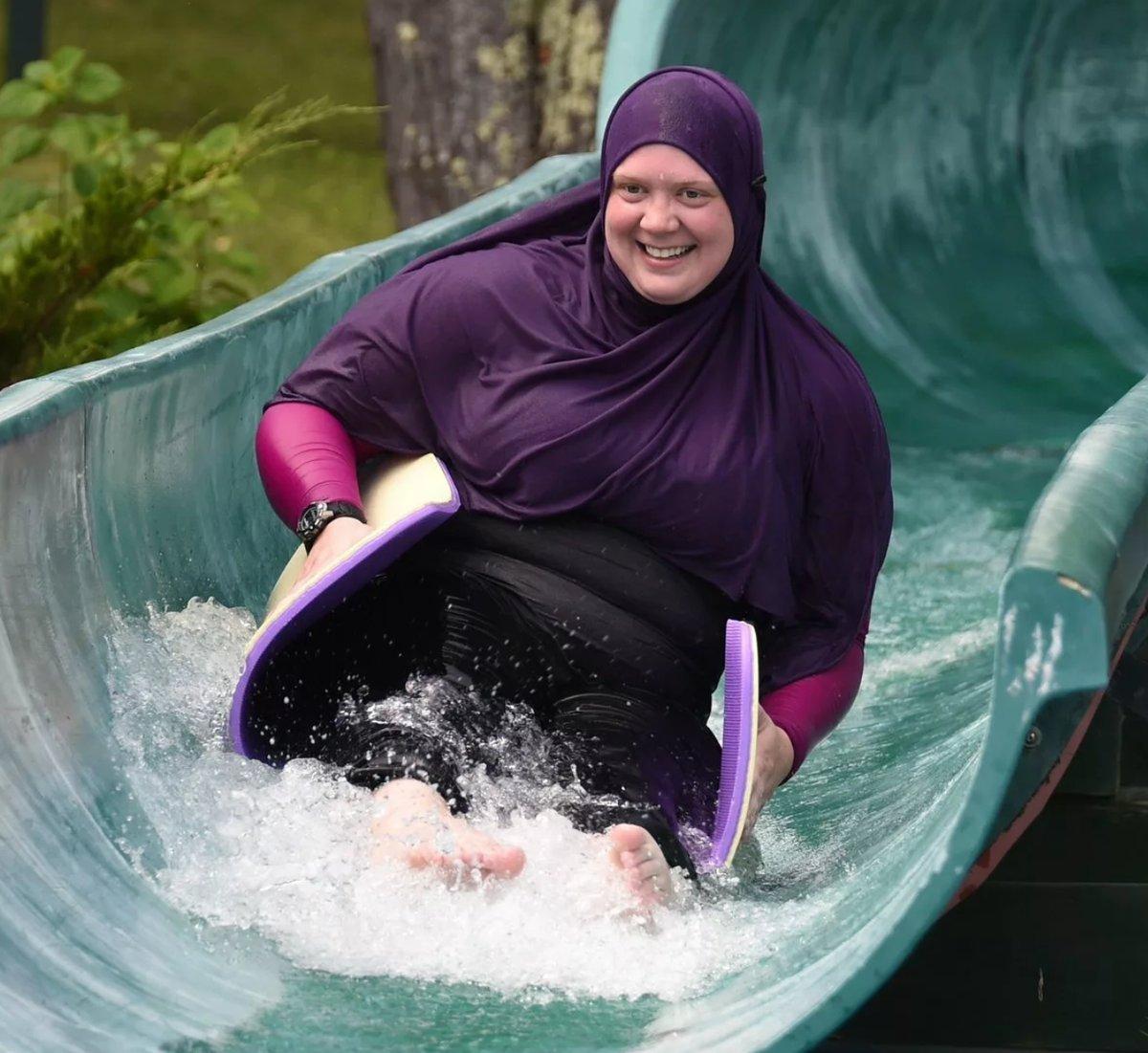 没有比基尼,只有布基尼:伊朗女性只能穿这个游泳,国外游客也是