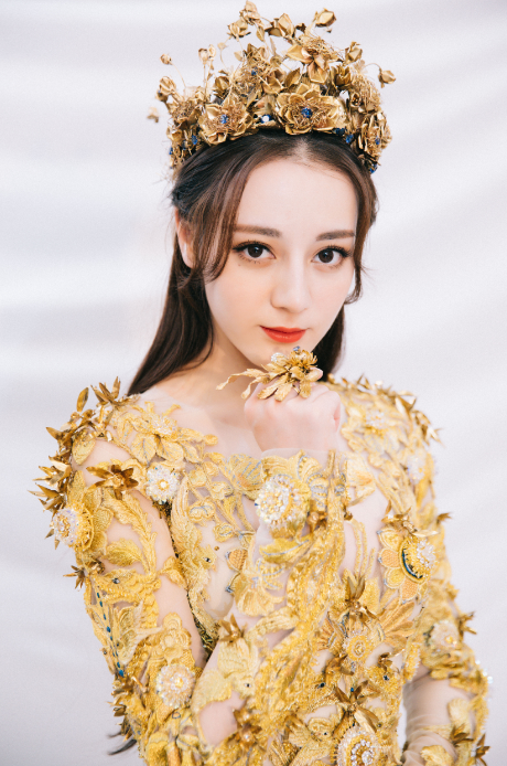 迪丽热巴与黄景瑜的恋情又有新实锤,疑似同居,未来发展或受影响