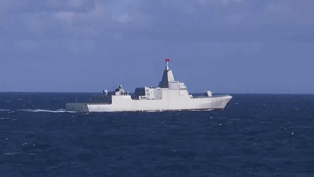 "八大金刚"即将集齐!中国海军"遵义"舰入列,055b何时开造?