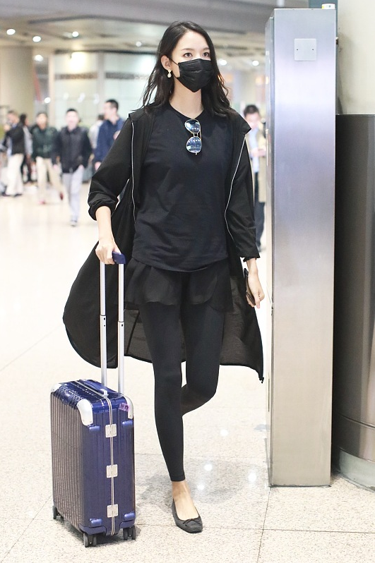 "紧身裤"穿好了真不显胖,看张梓琳的打扮,既有气场还时髦