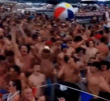 热点|以身试毒上瘾了？美国大型户外蹦迪现场画面曝光，多人感染新冠