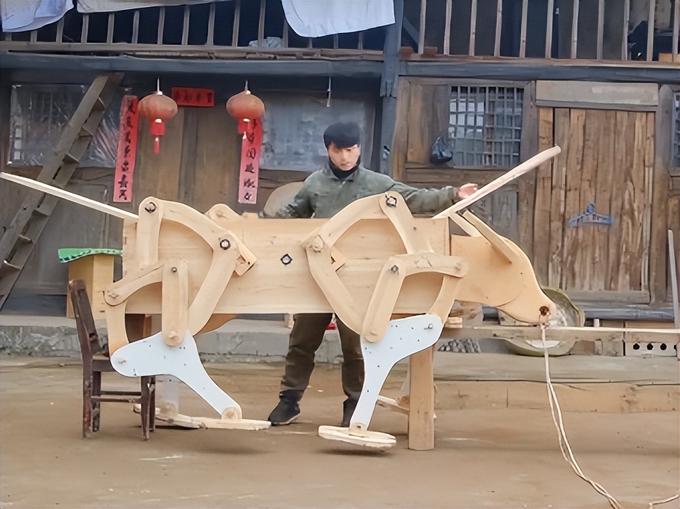 大山木匠安旭:木頭製作水牛和跑車,吸粉900萬被贊