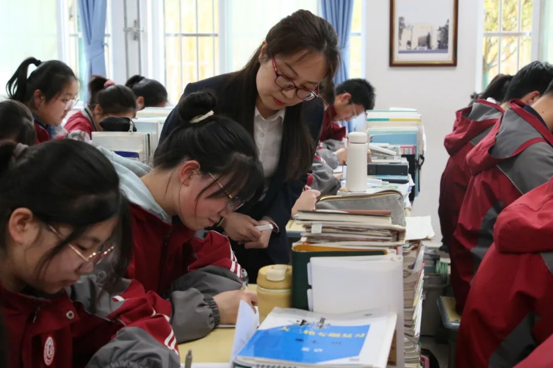 渭南市瑞泉中学赴丹凤中学开展高考二轮备考研讨交流活动