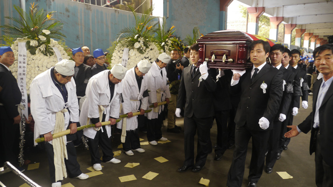 纪实:从贫困村到"天下第一村",吴仁宝葬礼,上万群众含泪送别