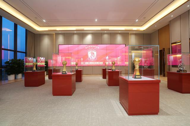 曝恒大重新申请队名:恒久远大!这名字像钻石一样,恒久远永流传