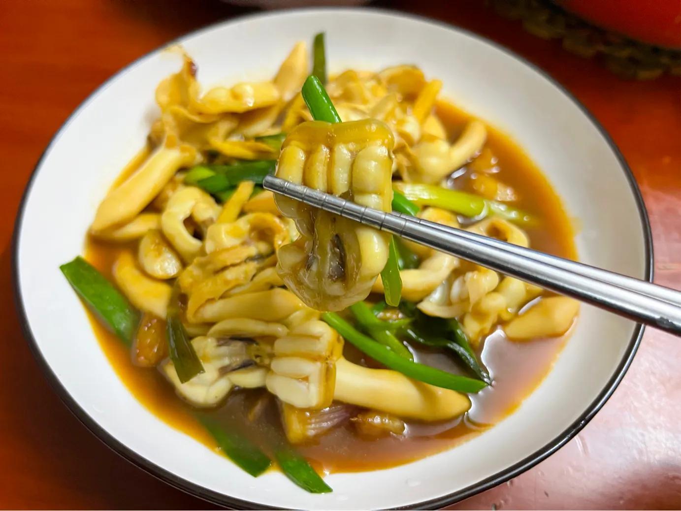 姜葱炒蛏子,鲜嫩肥美可口,开胃促消化