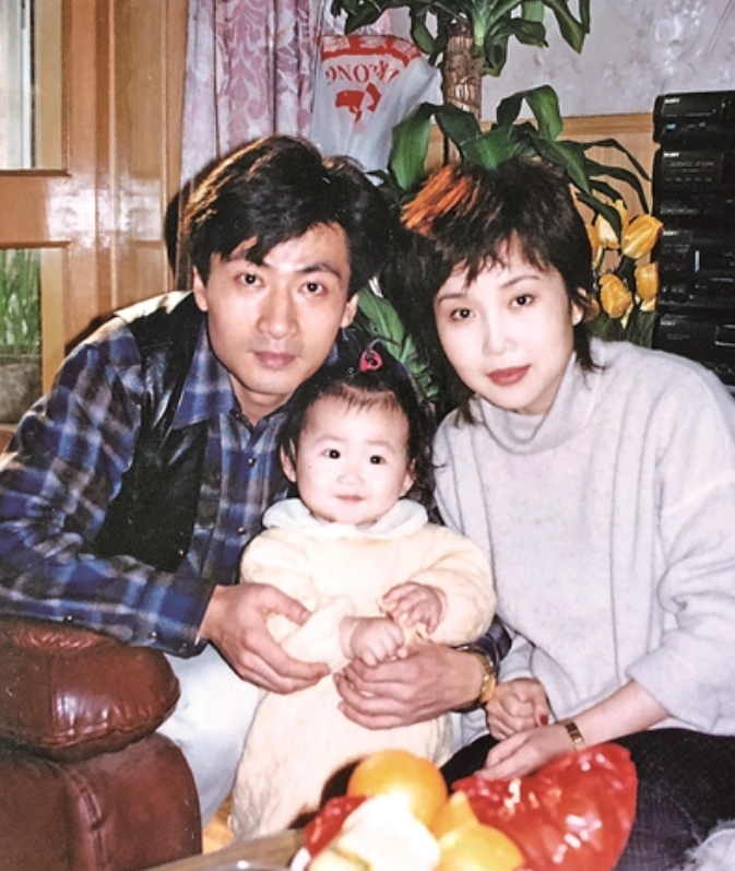 陆剑民:娶了歌唱家胡月,撮合离异父母复婚那天,他热泪盈眶