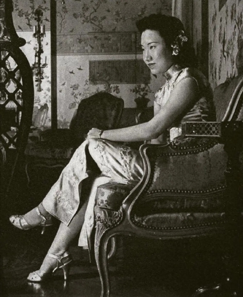 1990年被软禁半个世纪的张学良重获自由却直飞纽约去见一女子