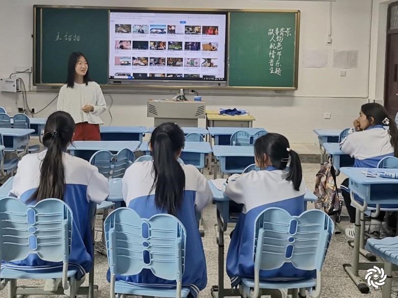 东南大学4个院系的9名优秀志愿者奔赴新疆第三师图木舒克市第二中学