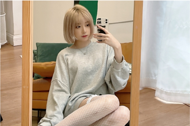 咬米新视频被指胖到脸方,放大后的长相和早前素颜照神似