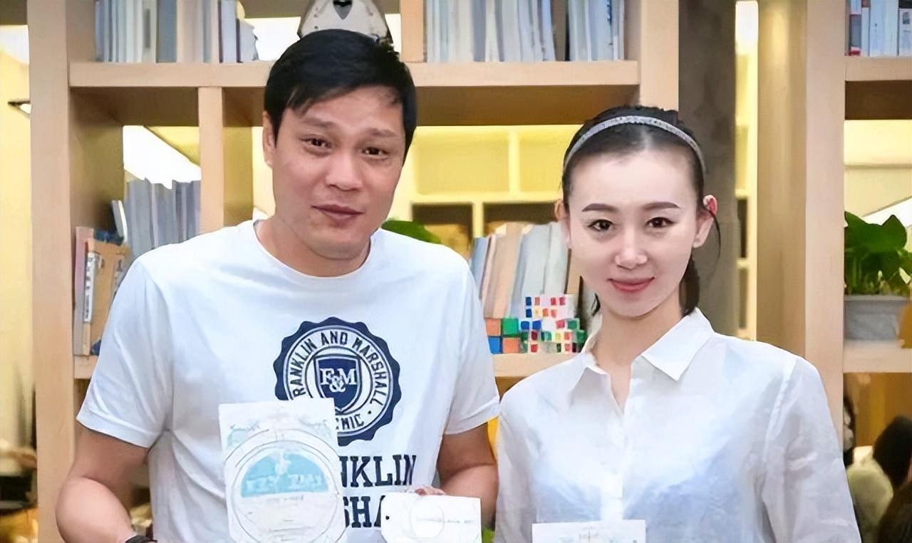 回顾这一次三婚娶小17岁妻子的范志毅终于走到今天这一步