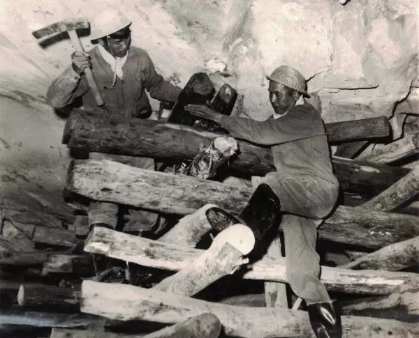 难忘当年修水库(纪念隆回六都寨水库关闸蓄水30周年)