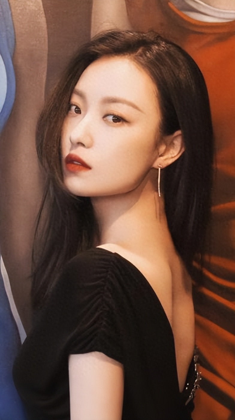 事实证明倪妮已经从不争气谋女郎走上了演员的另一条大路