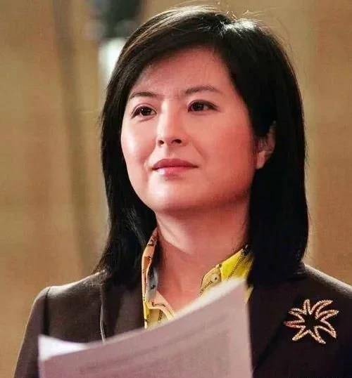 24岁敢嫁大18岁老公,42岁敢从电视辞职,47岁她靠勇气改写人生!