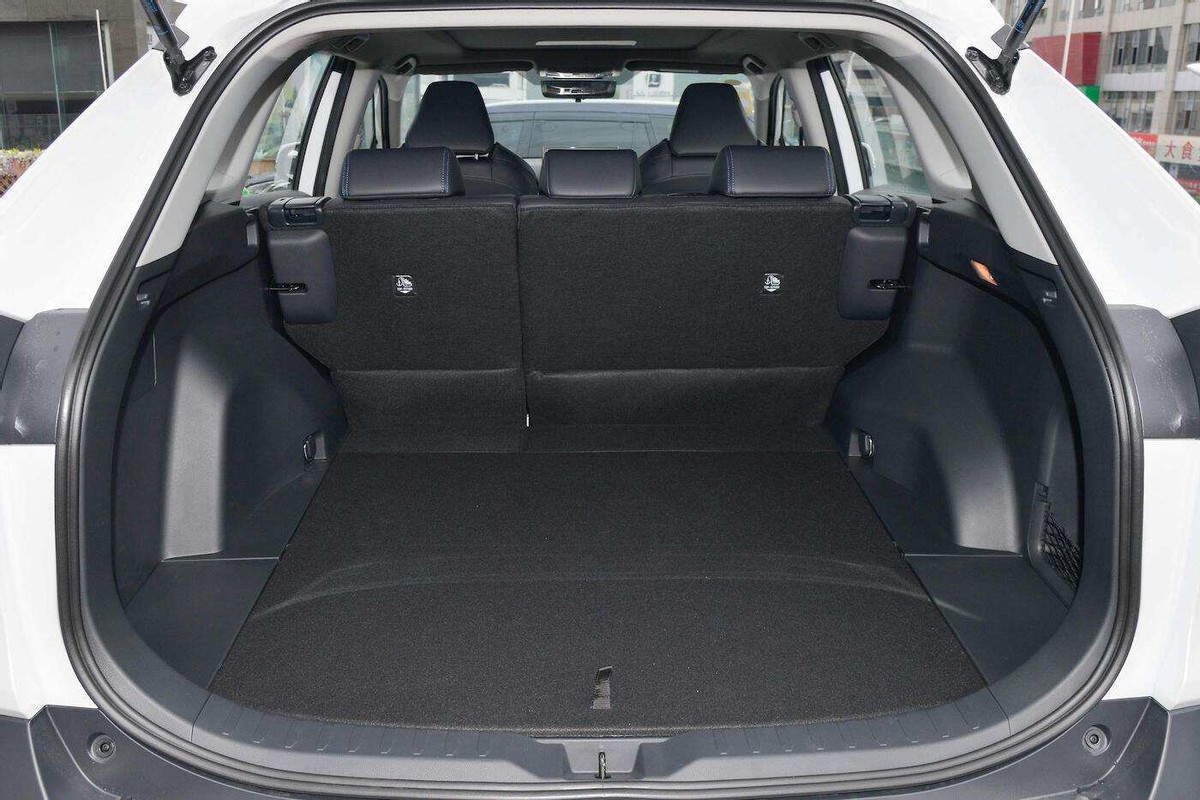 38万起,后排放倒能当床,入门就配2.0l动力,带你看威兰达