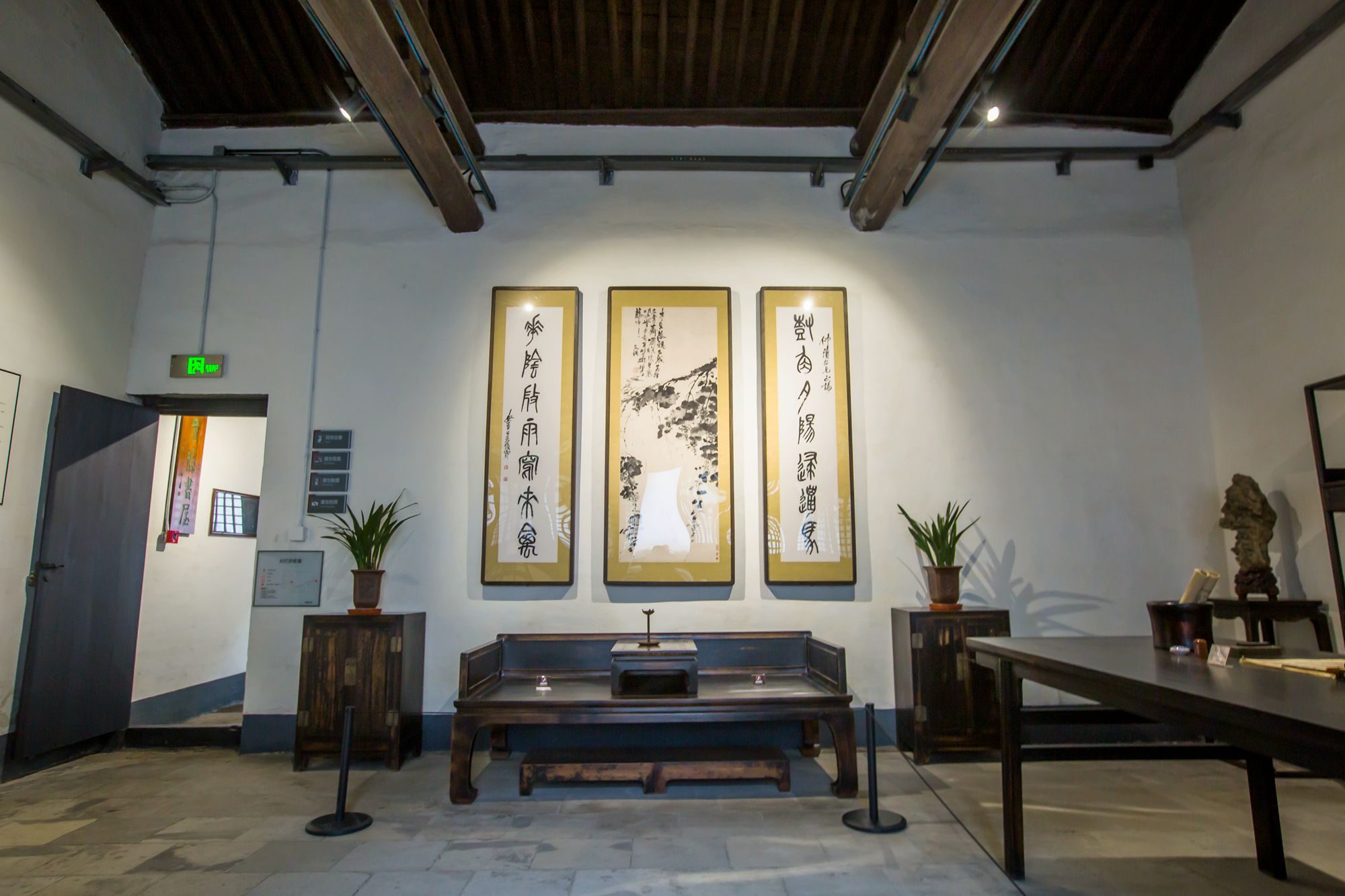 绍兴有一座青藤书屋,幽静古朴,精美雅致,充满了江南园林特色