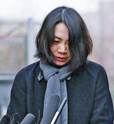 "恶魔千金"赵显娥:虐待佣人,家暴丈夫,因一颗坚果逼停飞机