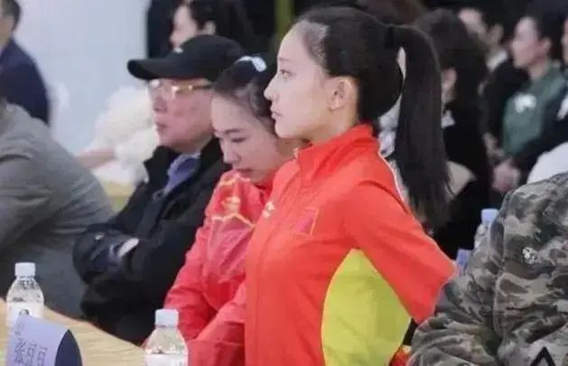 孫楊3段情史曝光,前任是空姐,妻子是體操女神,因發育太好退役