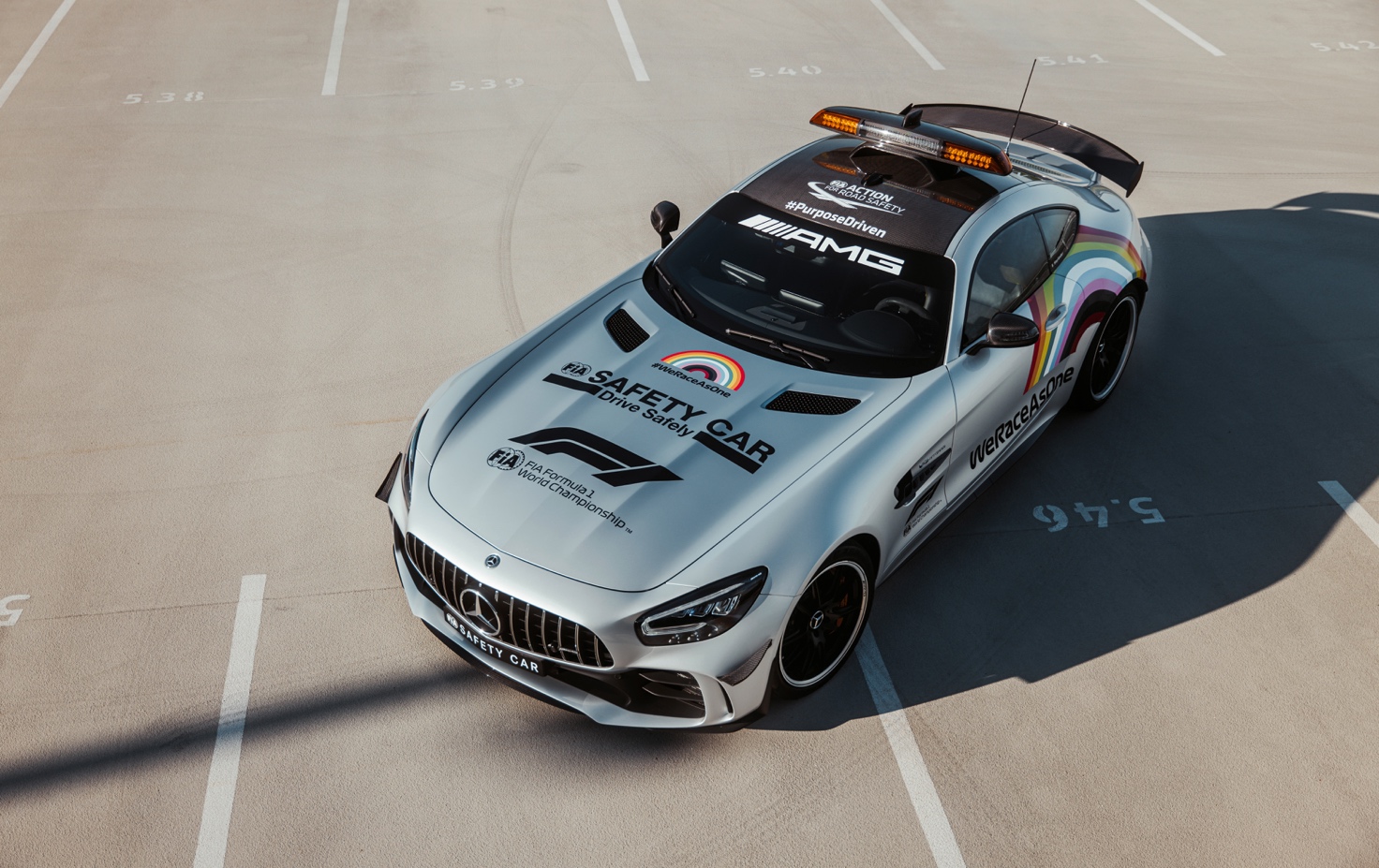 f1官方安全車梅賽德斯-amg gt r新塗裝發佈