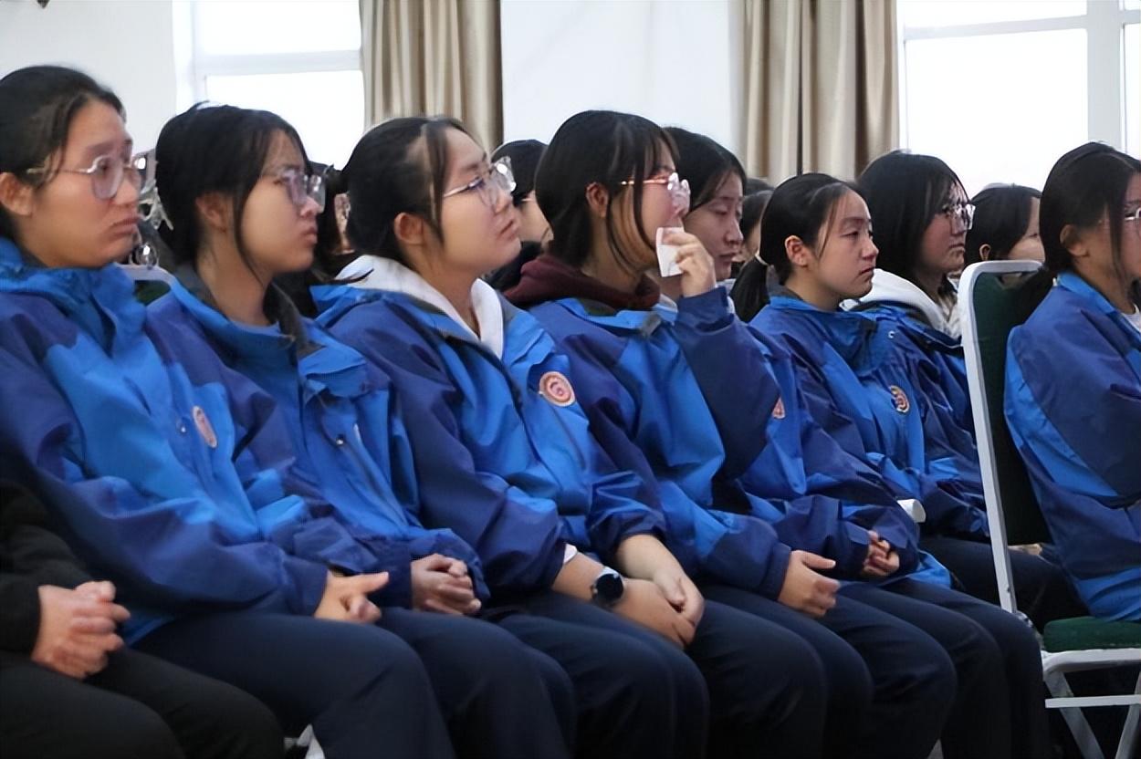 行唐县昊腾残疾人双创园走进保定贺阳高级中学励志演出