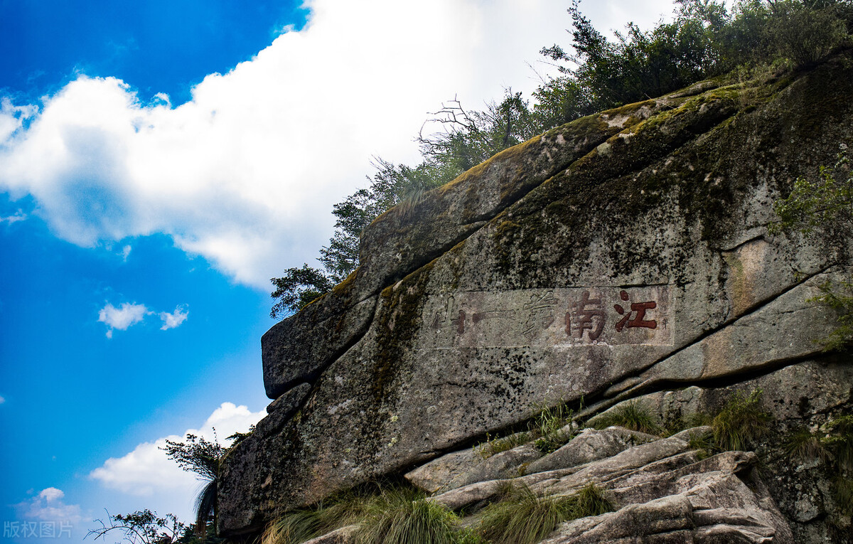 九华山是国家自然与文化双遗产,世界地质公园,国家5a级旅游景区 ,素