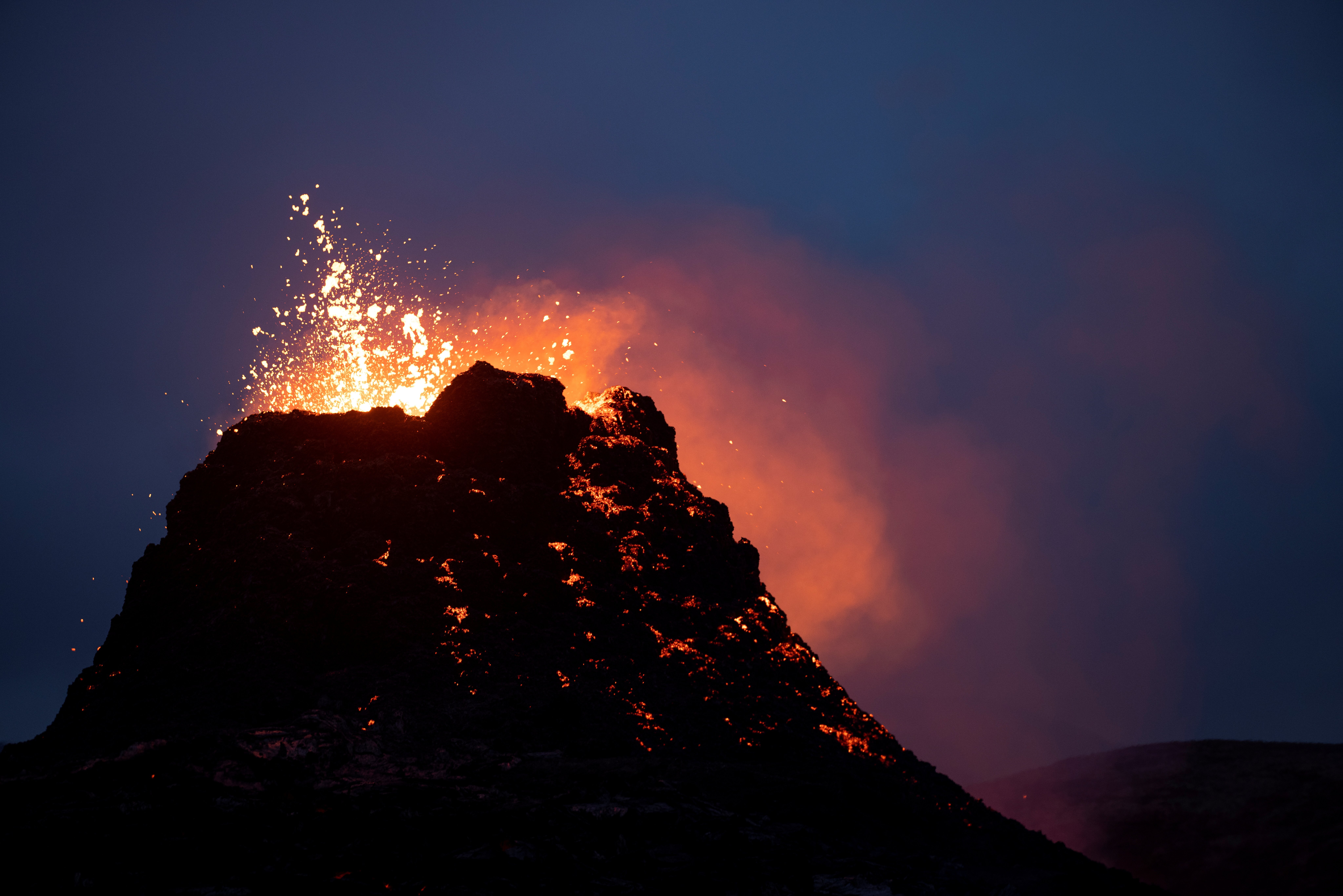 冰岛首都附近一火山喷发(2)