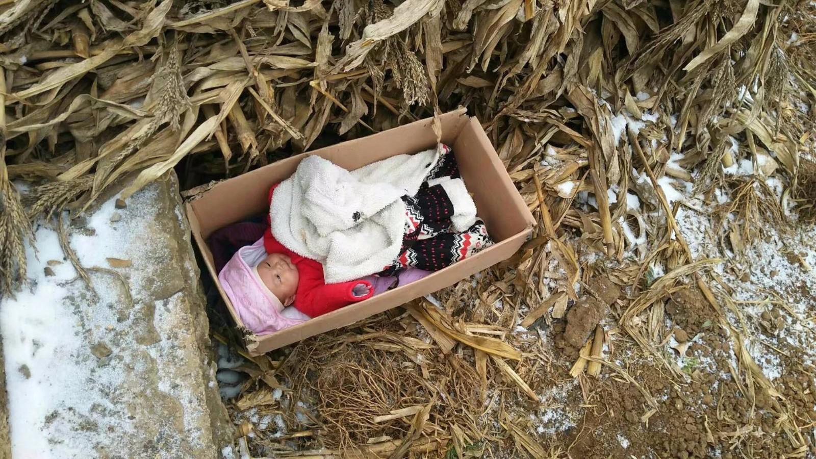 1990年重庆36岁光棍捡到女弃婴,相依为命33年,她考上研究生报恩