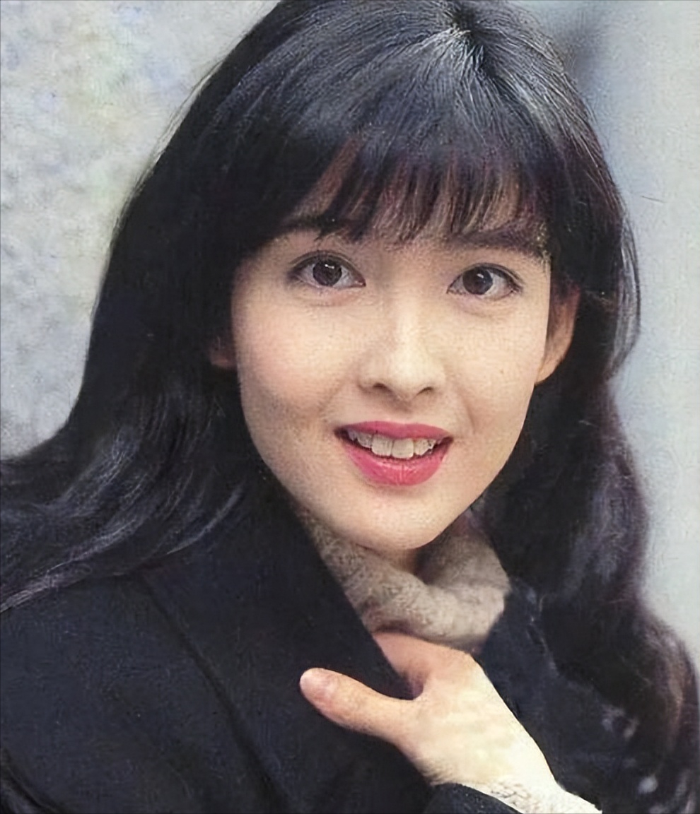 歪嘴巴,千层褶,僵尸脸,被称为"不老女神"的明星,都翻车了