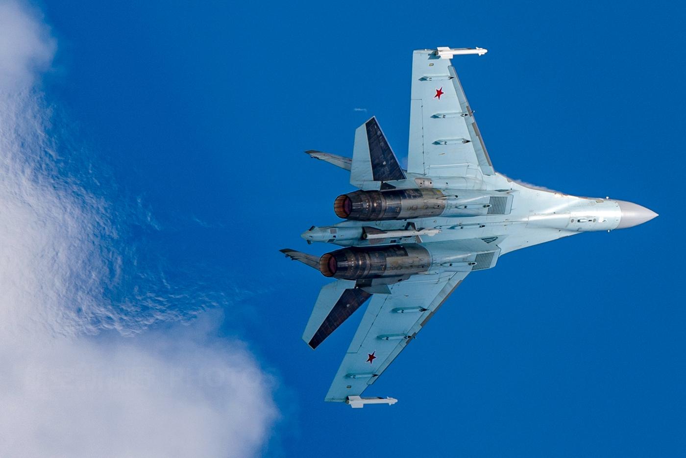 中俄混血将军林虎:70岁还能做高空特技,为购战机喝趴17个苏联人