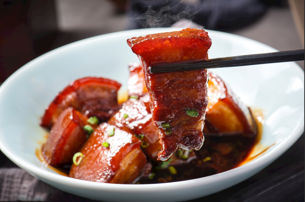 《外婆红烧肉》外焦内嫩,甜润滑,油而不腻!