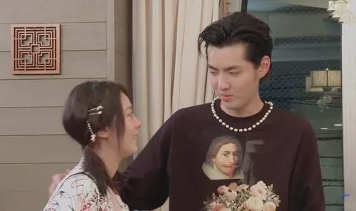 如今再看吴亦凡赵今麦这段互动,当赵今麦出现时,吴立刻两眼放光