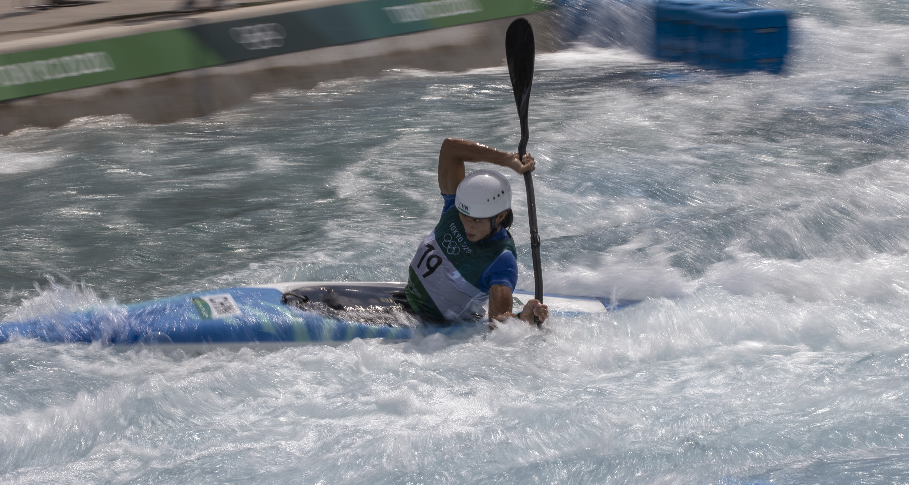 皮划艇激流回旋——李彤晋级半决赛